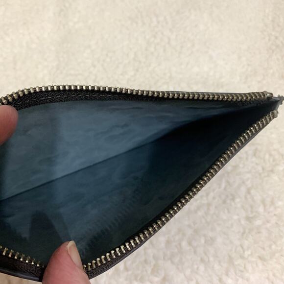 MARC JACOBS MJ Hearts Logo Embossed Silver Mirror Metallic Flat Wristlet - Picture 8 of 14